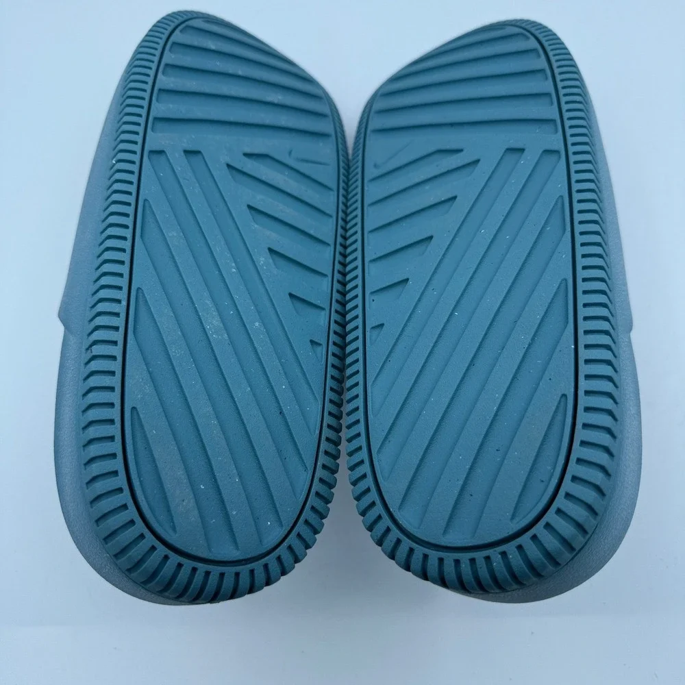 Nike minimalist contoured